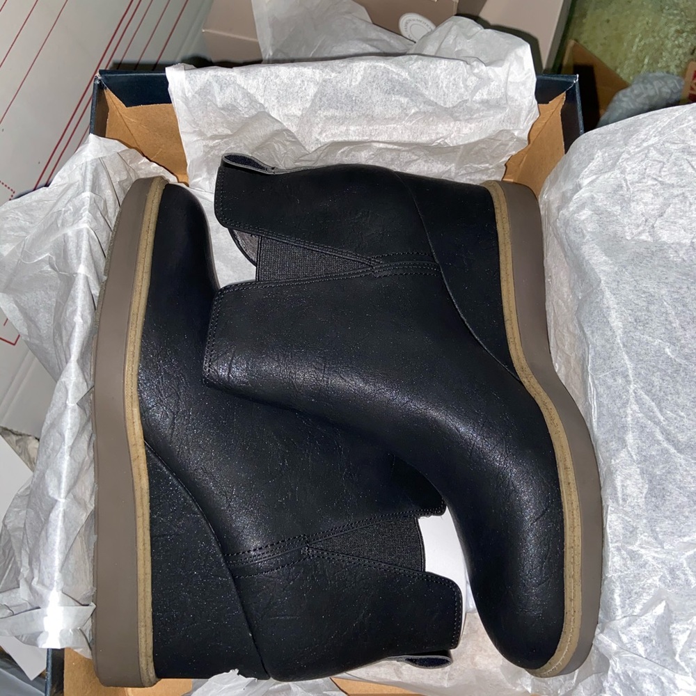 New in box Dr. Scholl’s Johnnie Wedge bootie